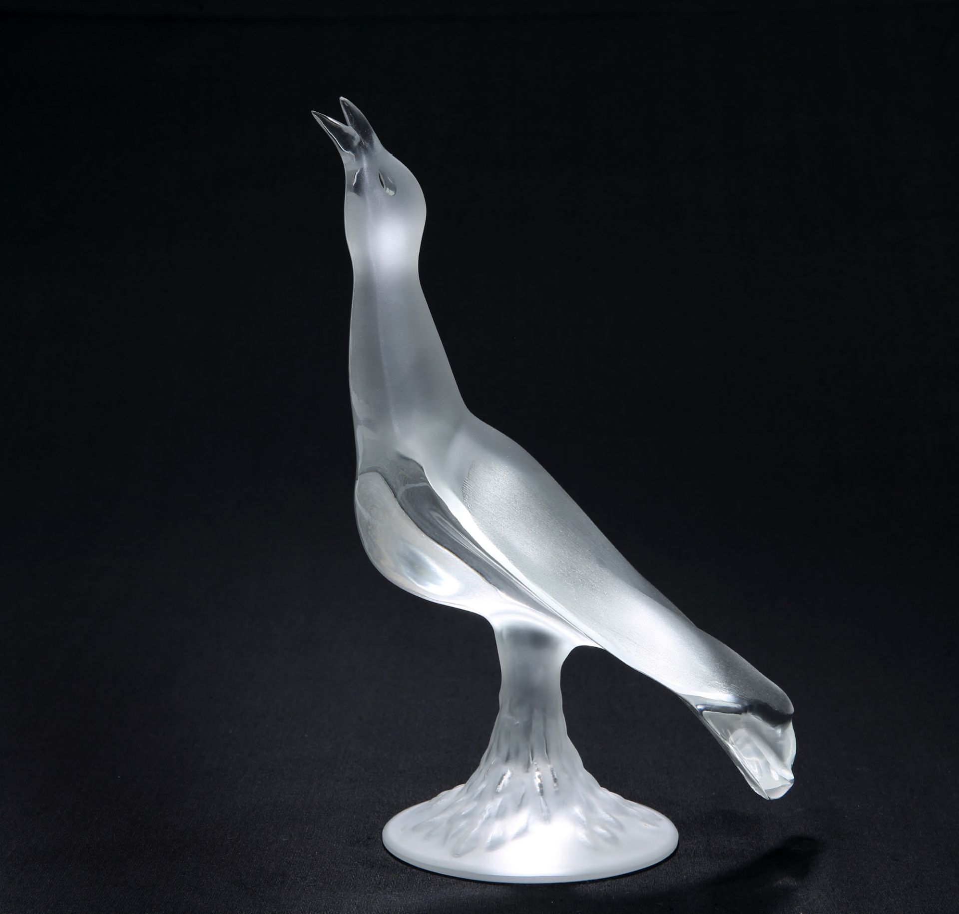 LALIQUE, A POLISHED AND FROSTED GLASS MODEL OF A SEAGULL