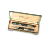 A VINTAGE PLATIGNUM DE LUXE PEN AND PENCIL