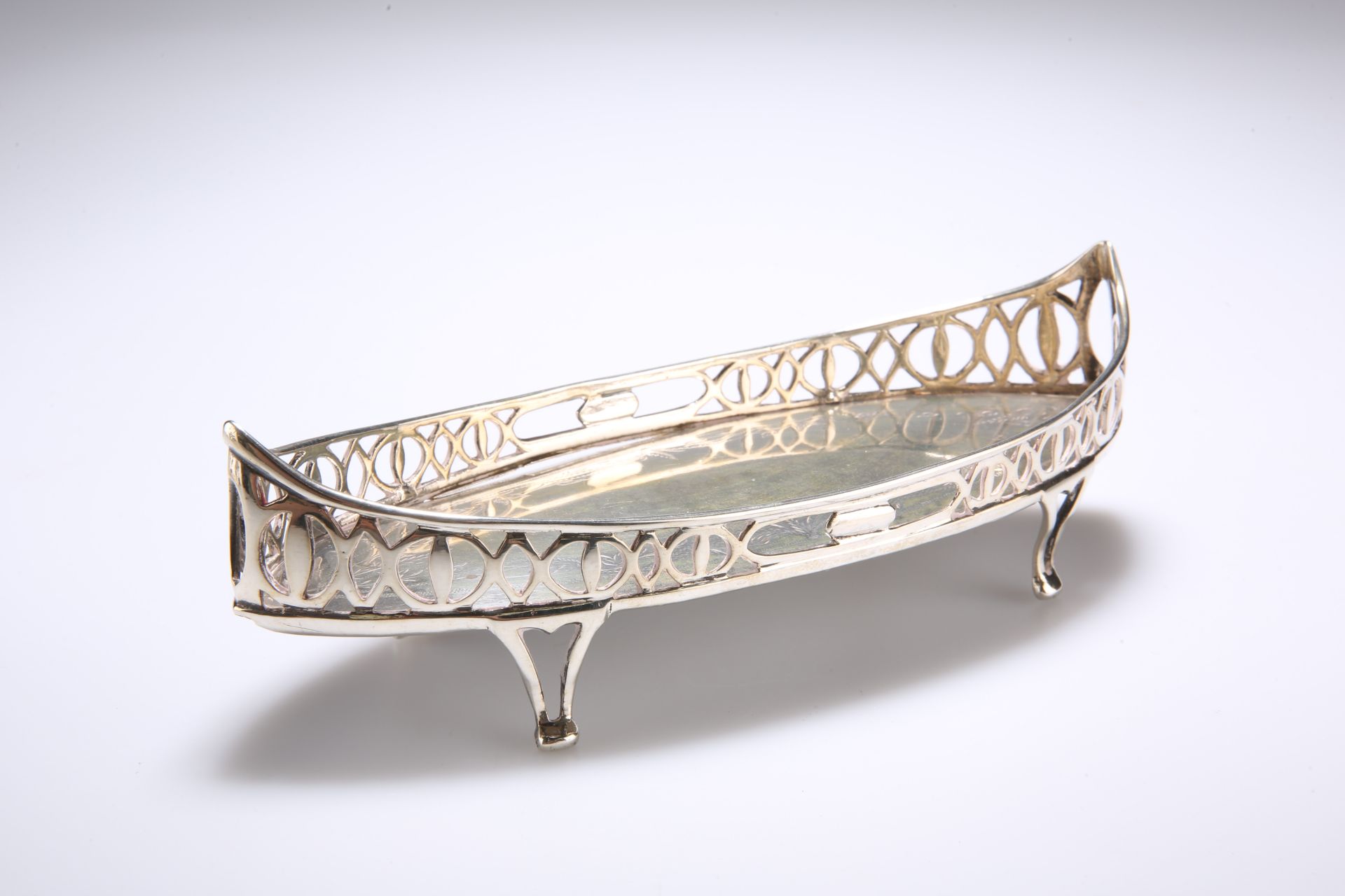 A PORTUGUESE SILVER SNUFFERS TRAY, EARLY 19TH CENTURY