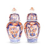 A PAIR OF JAPANESE IMARI VASES AND COVERS