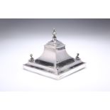 A GEORGE V SILVER INKWELL, by Hawksworth, Eyre & Co Ltd