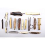 A GROUP OF SEVENTEEN ANTIQUE AND VINTAGE POCKET KNIVES. (17)