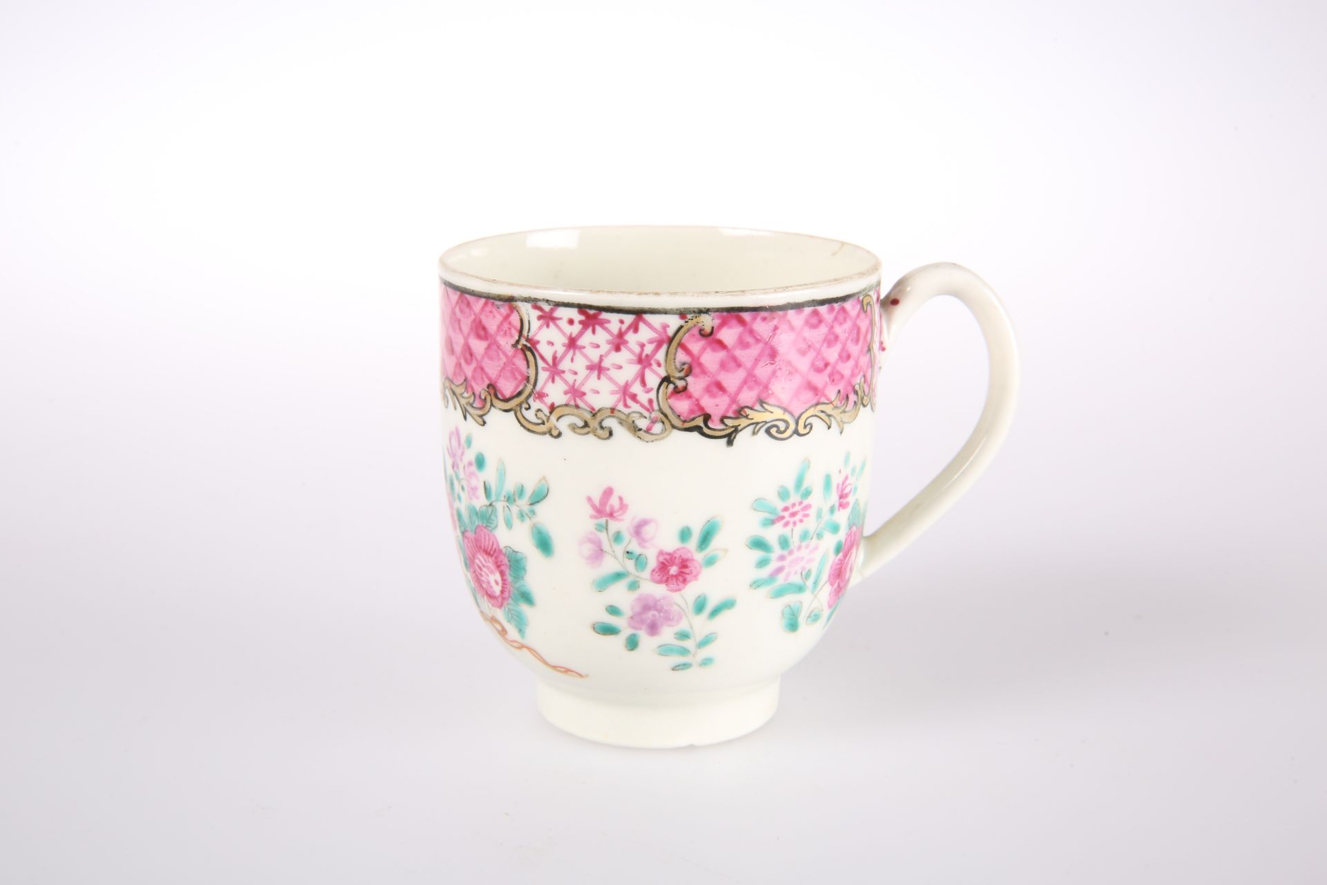 A WORCESTER POLYCHROME COFFEE CUP, CIRCA 1770