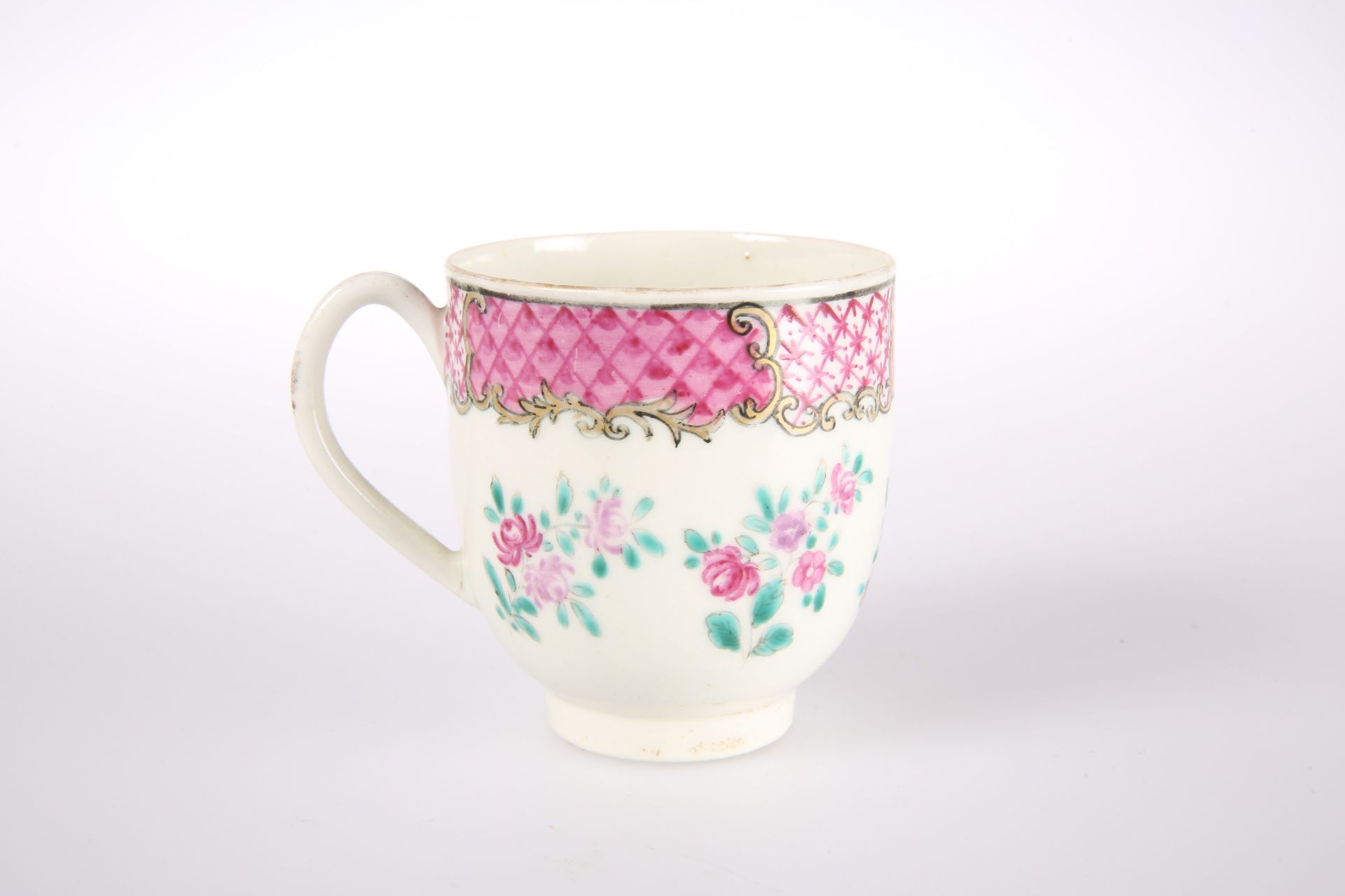 A WORCESTER POLYCHROME COFFEE CUP, CIRCA 1770 - Bild 2 aus 2