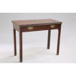 A GEORGE III MAHOGANY FOLDOVER TEA TABLE