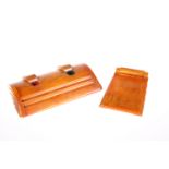 AN ART DECO CARVACRAFT AMBER COLOURED BAKELITE INKSTAND AND NOTEPAD HOLDER