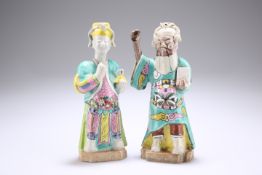 A PAIR OF CHINESE FAMILLE ROSE FIGURES OF IMMORTALS