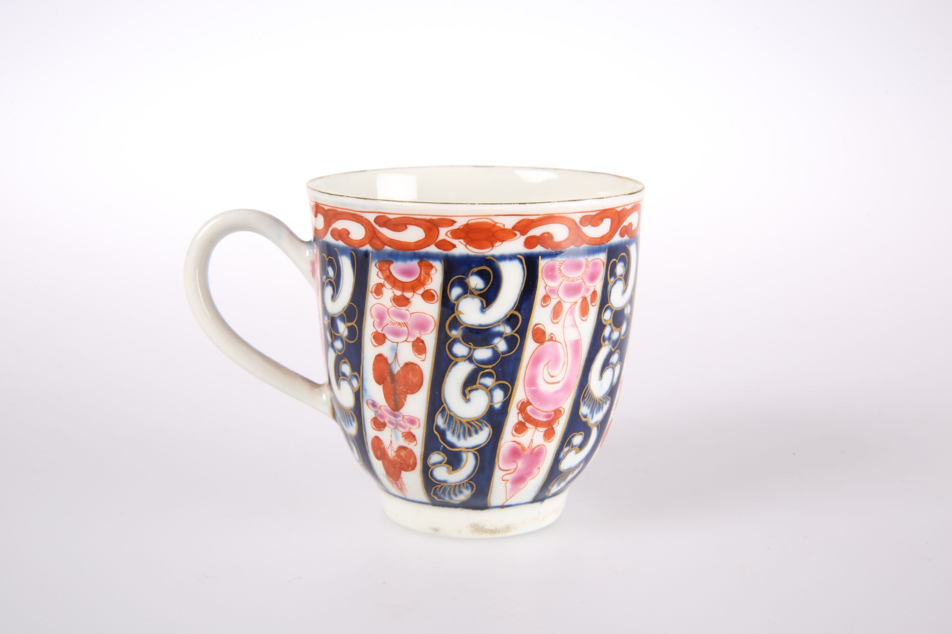 A WORCESTER COFFEE CUP, CIRCA 1765 - Bild 2 aus 2