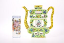 A CHINESE PORCELAIN WINE POT