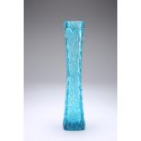 A LARGE 20TH CENTURY ART GLASS VASE