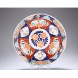 A LARGE JAPANESE IMARI CHARGER, LATE 19TH CENTURY