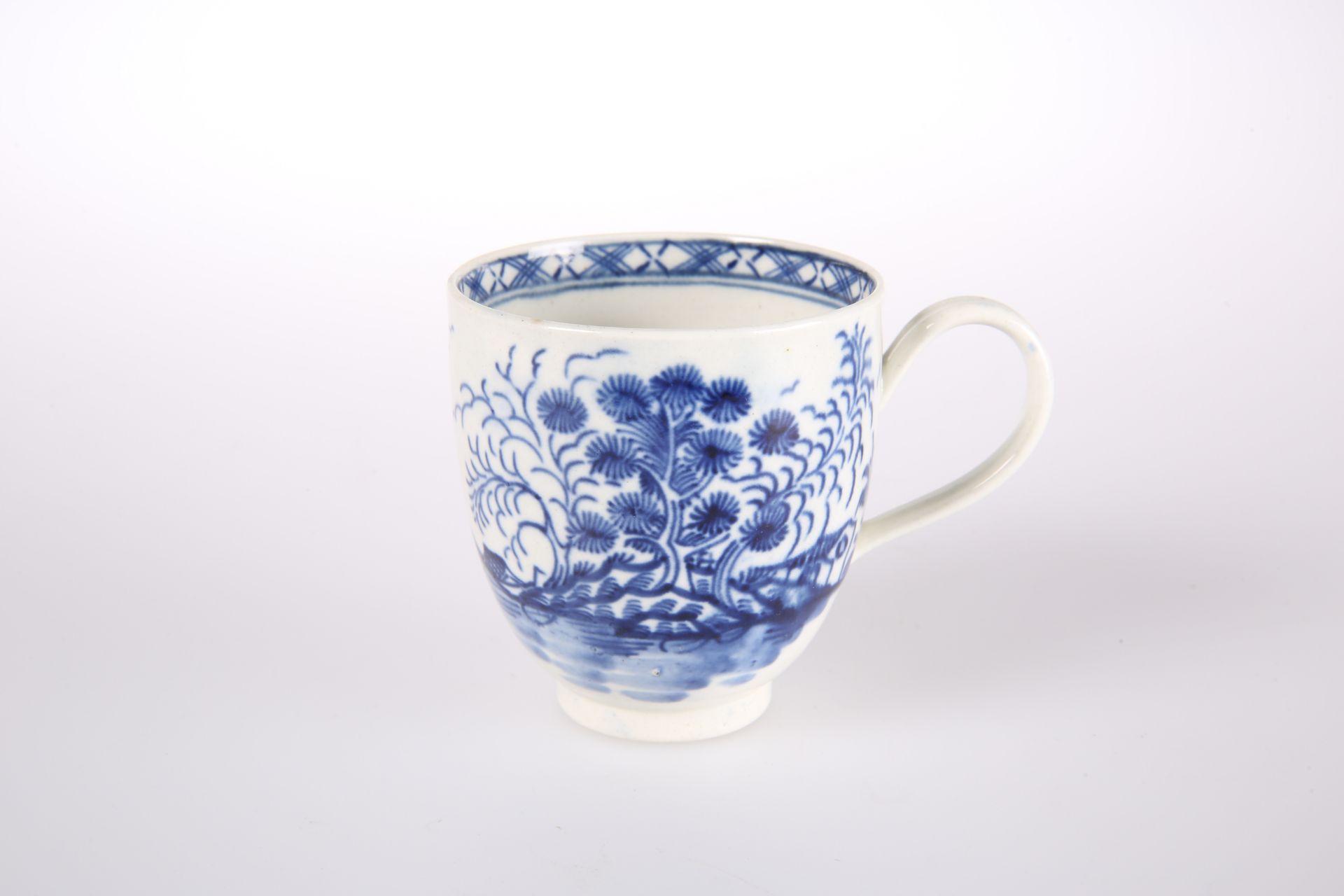 A WORCESTER BLUE AND WHITE COFFEE CUP, CIRCA 1770