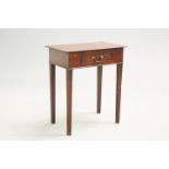 A SMALL GEORGE III MAHOGANY SIDE TABLE