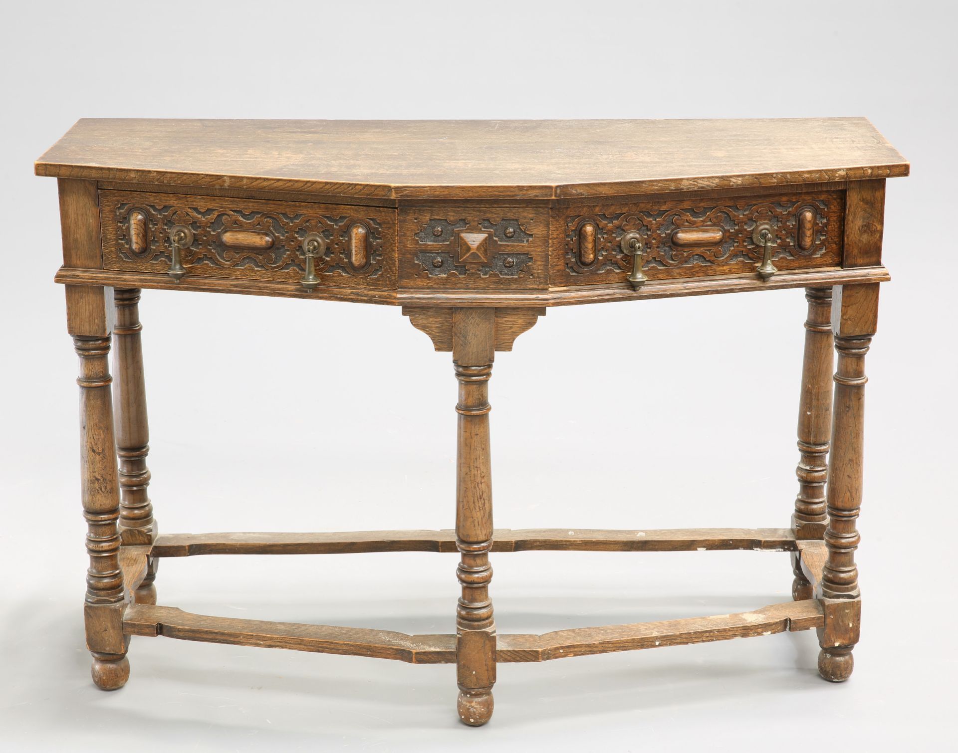 A 1920'S OAK HALL TABLE