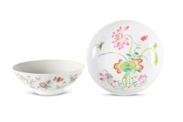 A CHINESE FAMILLE ROSE SAUCER DISH