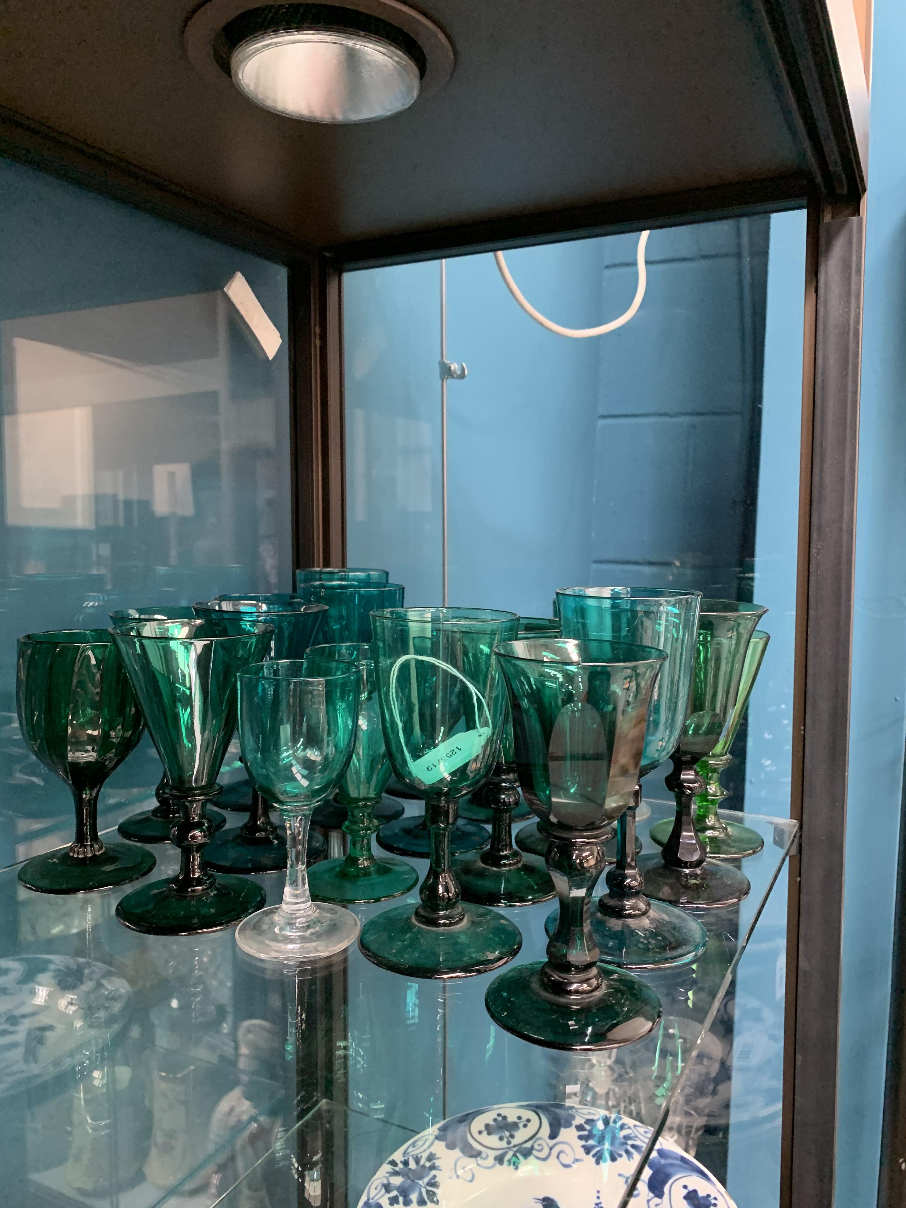 A COLLECTION OF TWENTY VICTORIAN GREEN GLASS WINES. (20) - Image 2 of 2