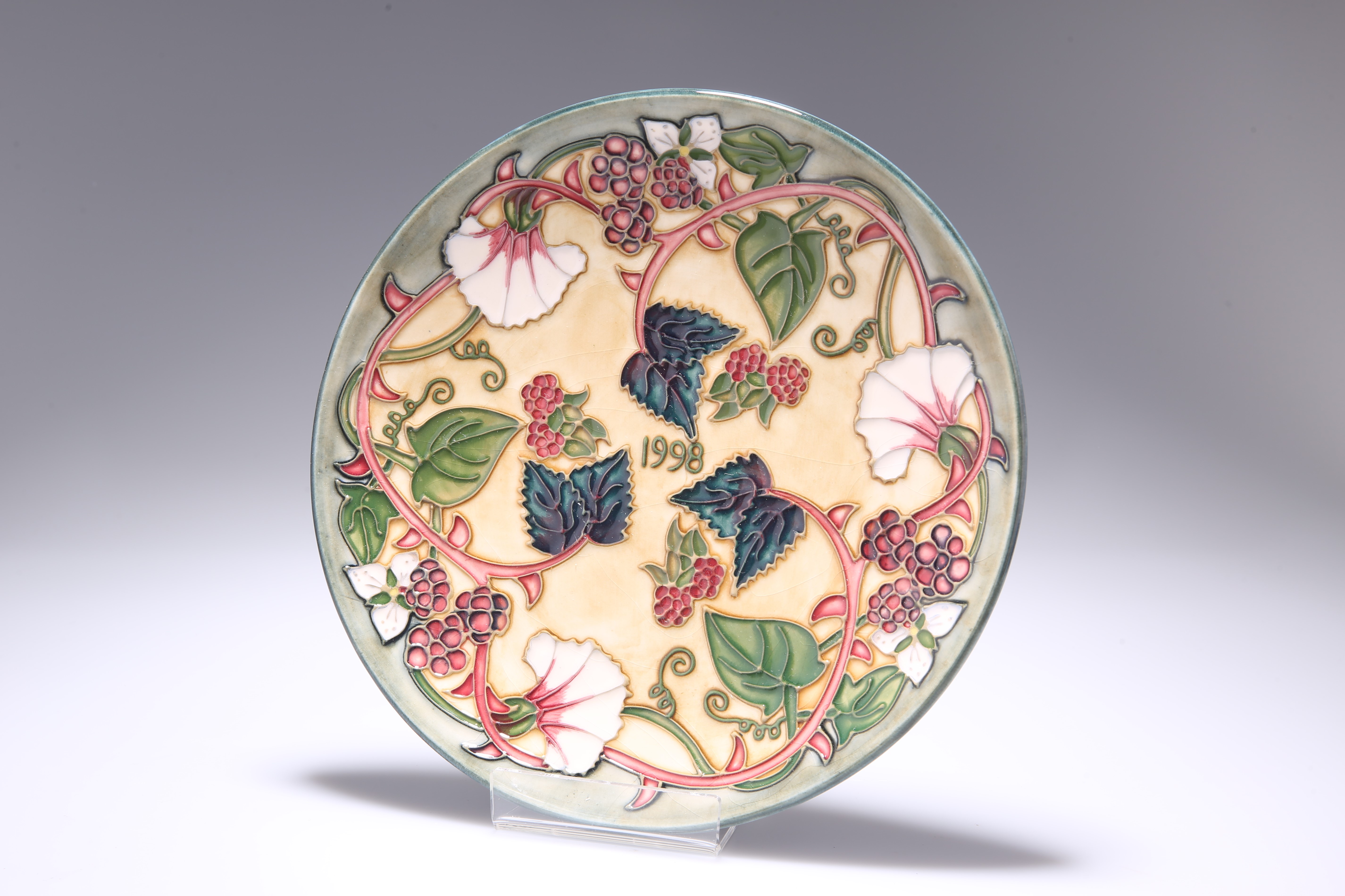 A MOORCROFT POTTERY LIMITED EDITION YEAR PLATE - Image 2 of 2