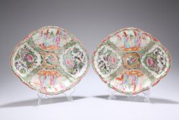 A PAIR OF CANTONESE FAMILLE ROSE DISHES, 19TH CENTURY,