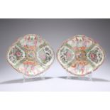 A PAIR OF CANTONESE FAMILLE ROSE DISHES, 19TH CENTURY,