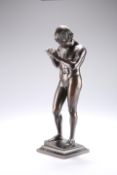 AN EARLY 20TH CENTURY PATINATED BRONZE FIGUR