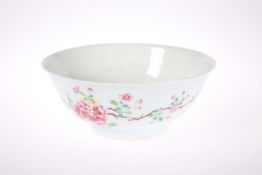 A CHINESE FAMILLE ROSE PORCELAIN BOWL