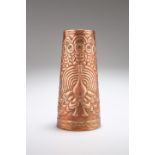 AN ARTS AND CRAFTS COPPER TANKARD