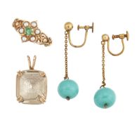 A 9CT POSY STYLE RING, ROCK CRYSTAL PENDANT AND A PAIR OF TURQUOISE GLASS EARRINGS