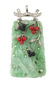 AN EARLY 20TH CENTURY JADE, DIAMOND, CORAL AND ONYX PENDANT/BROOCH