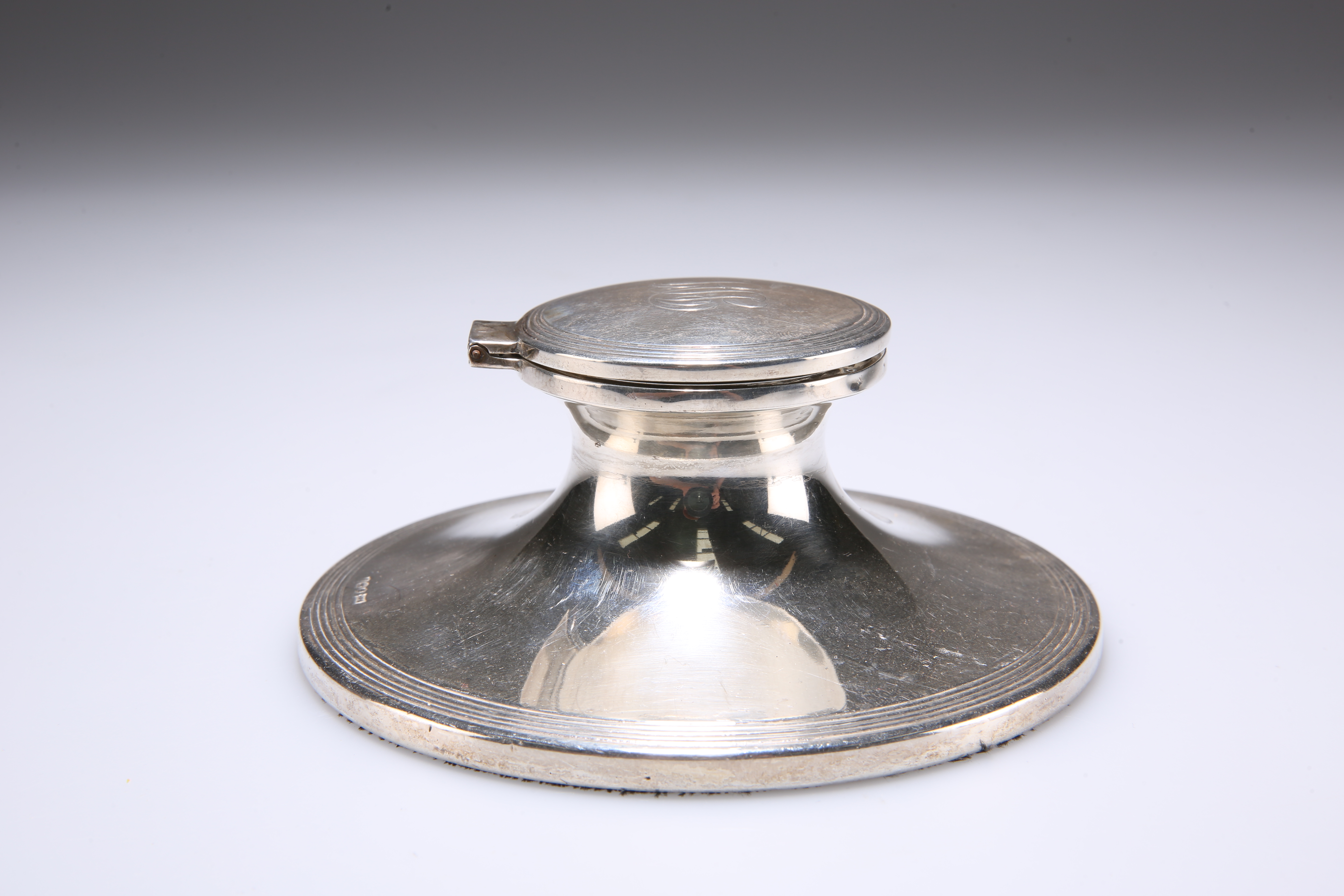 A GEORGE V SILVER CAPTAIN'S INKWELL