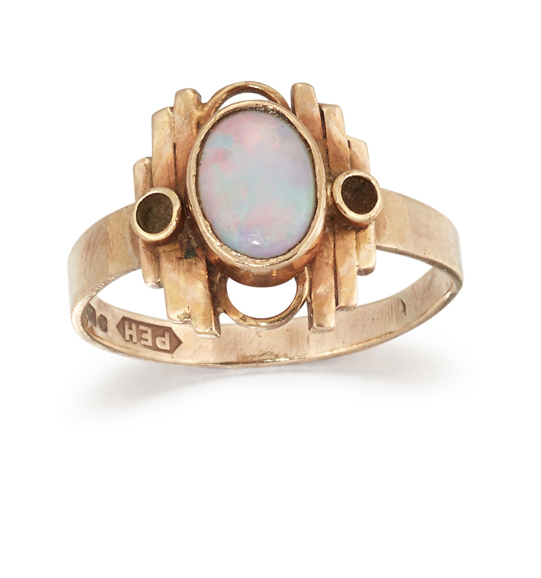 A 9CT OPAL RING