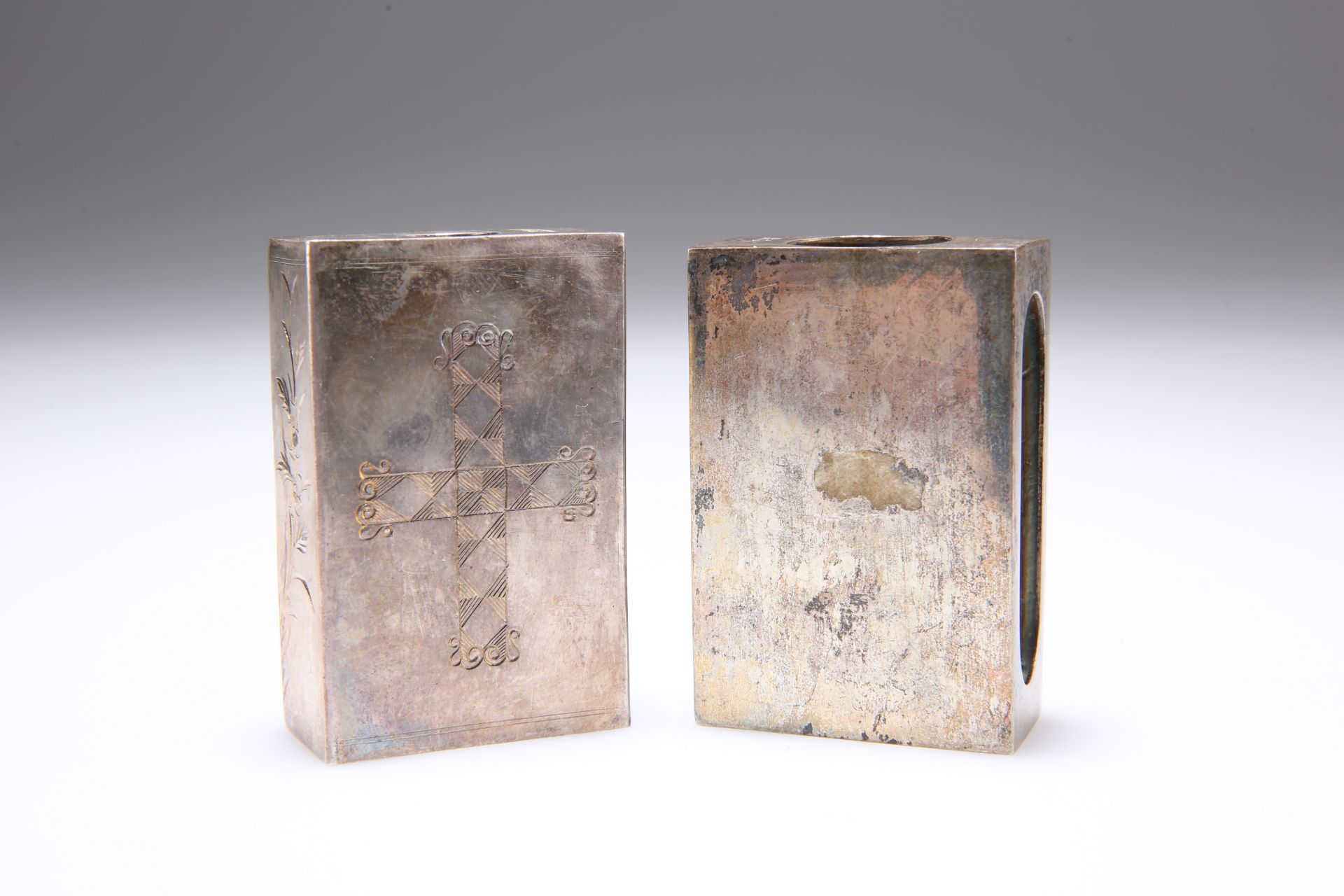 TWO CHINESE SILVER MATCHBOX SLEEVES - Bild 2 aus 2