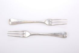 A PAIR OF 18TH CENTURY CONTINENTAL SILVER THREE-PRONGED FORKS