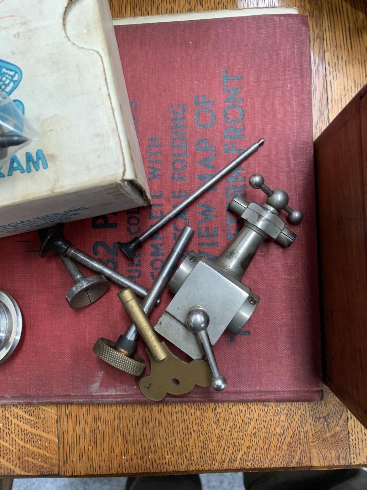 A WATCHMAKER'S LATHE AND PAIR OF SCALES - Bild 3 aus 6