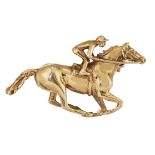 A 9CT GOLD RACEHORSE BROOCH