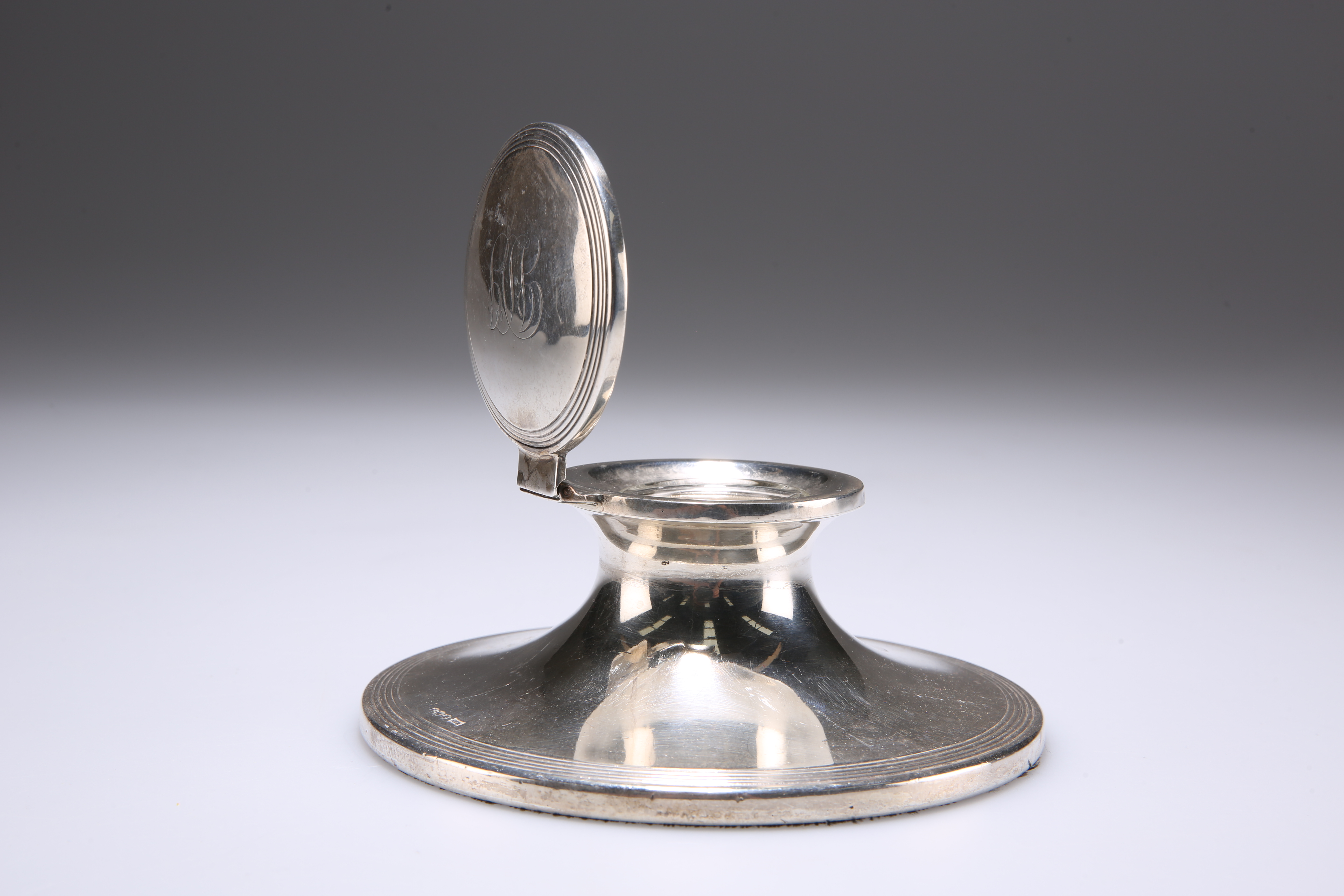 A GEORGE V SILVER CAPTAIN'S INKWELL - Image 2 of 3