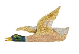 A 15CT GOLD AND ENAMEL DUCK BROOCH