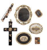 A LATE GEORGIAN MOURNING BROOCH AND A QUANTITY OF MEMORIAL JEWELLERY AND OTHERS