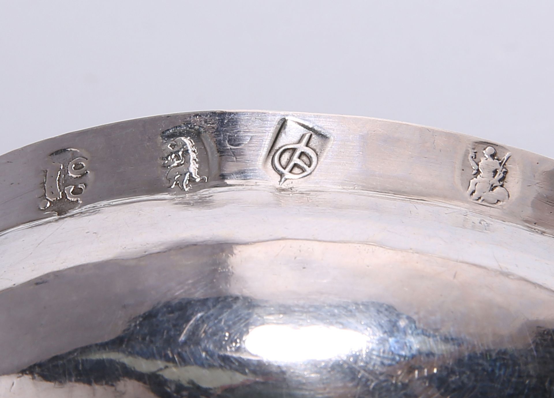 A QUEEN ANNE SILVER BLEEDING BOWL - Image 3 of 3
