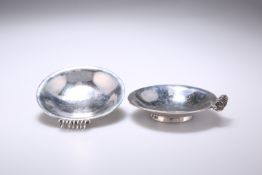 A PAIR OF GEORGE V SILVER DISHES IN THE ART DECO STYLE