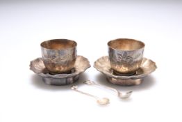 A PAIR OF CHINESE EXPORT SILVER CUPS AND SAUCERS