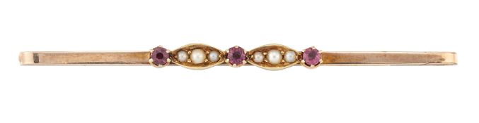 A 9CT RUBY AND SEED PEARL BAR BROOCH