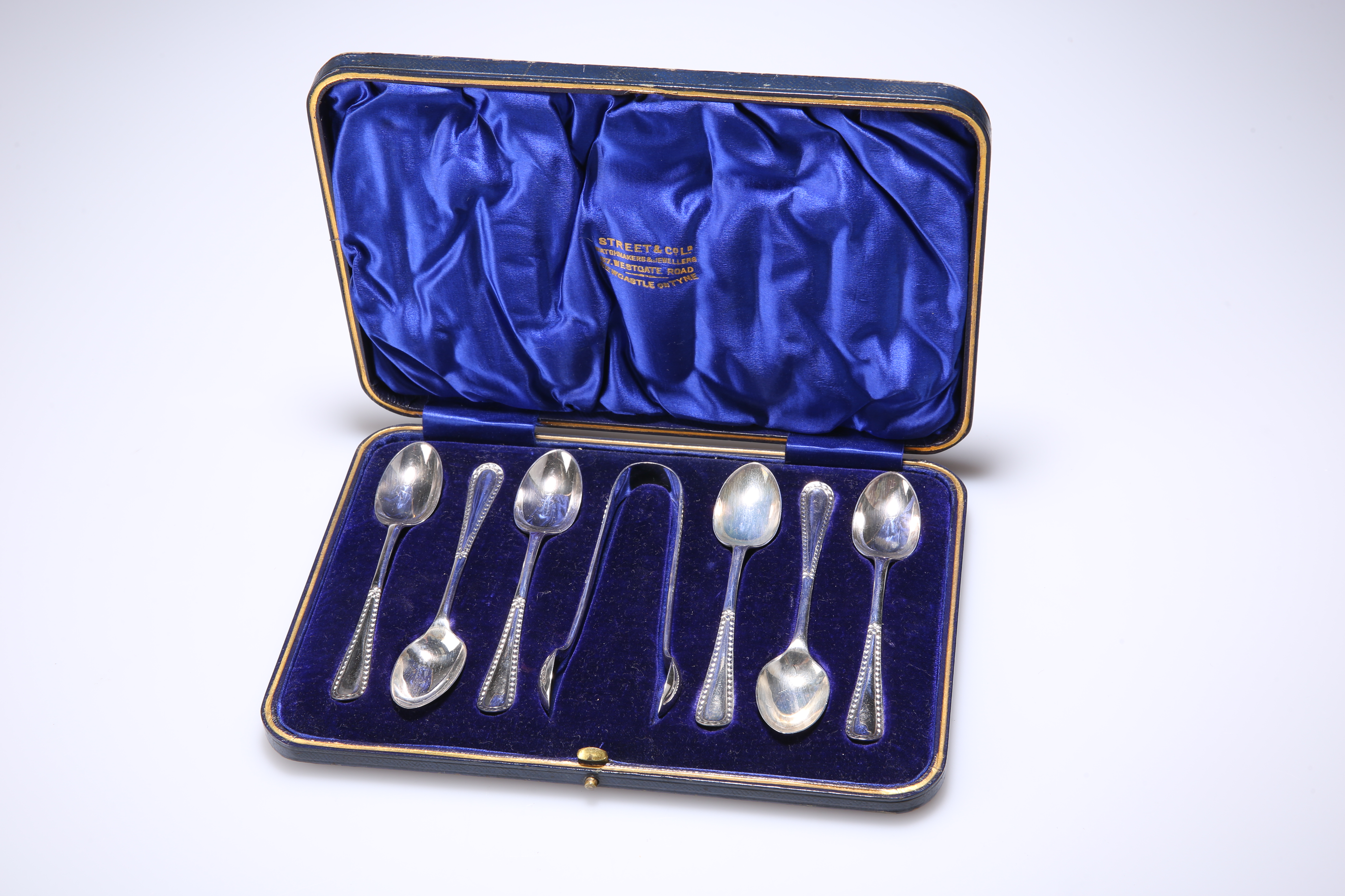 A SET OF SIX LATE VICTORIAN SILVER TEASPOONS WITH TONGS, by Isaac Ellis & Sons, Sheffield 1900, of b