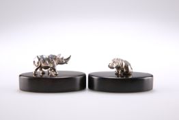 A PAIR OF CONTEMPORARY SILVER PLACE CARD HOLDERS