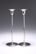 A PAIR OF CONTEMPORARY SILVER CANDLESTICKS