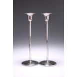 A PAIR OF CONTEMPORARY SILVER CANDLESTICKS