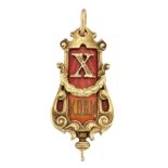 AN EARLY 20TH CENTURY RUSSIAN GOLD AND ENAMEL PENDANT