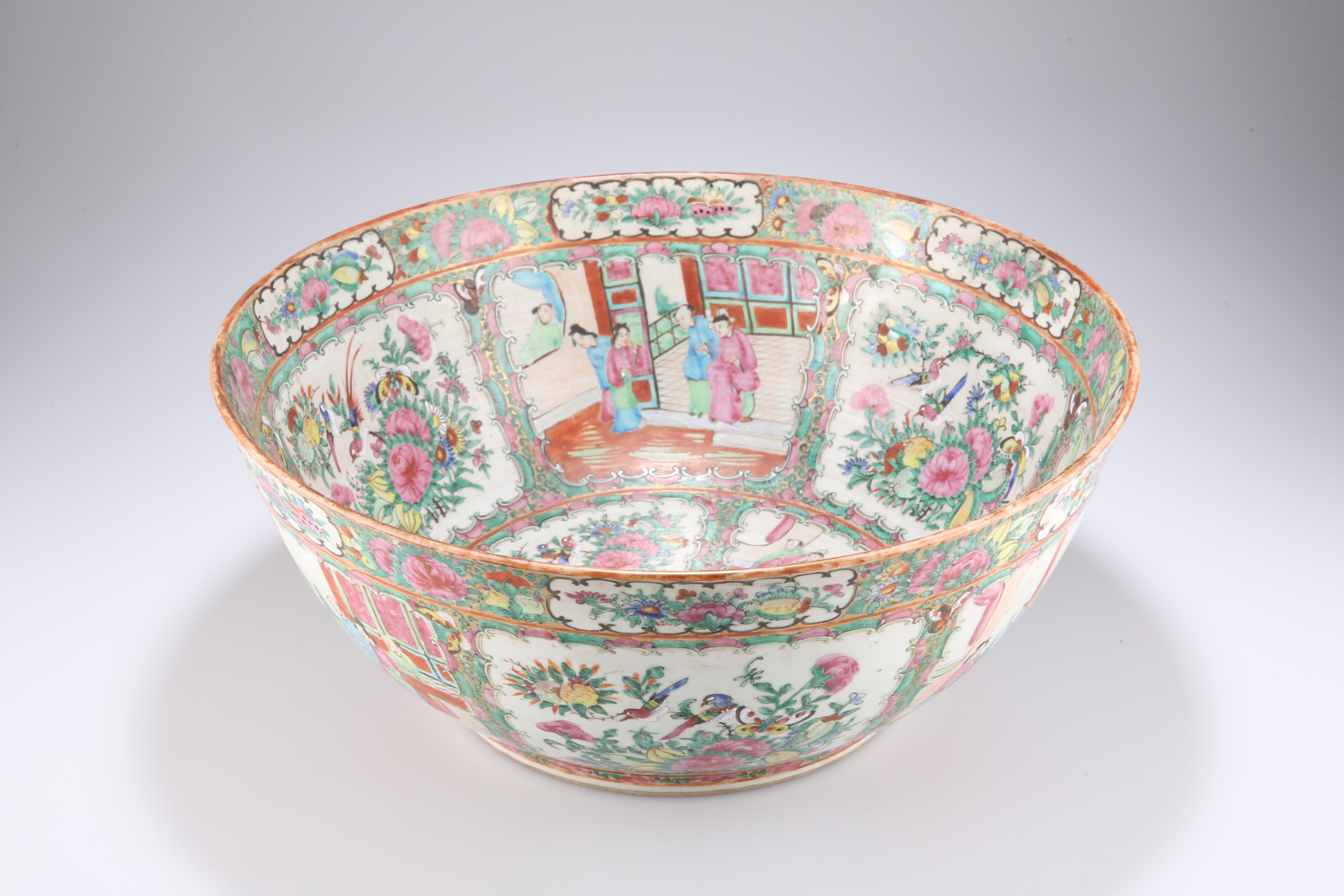 A LARGE CANTONESE FAMILLE ROSE BOWL, 19TH CENTURY - Image 2 of 2