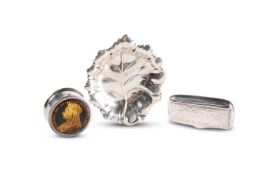 A CONTINENTAL SILVER SNUFF BOX