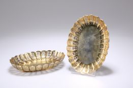 A PAIR OF VICTORIAN SILVER-GILT PIERCED DISHES