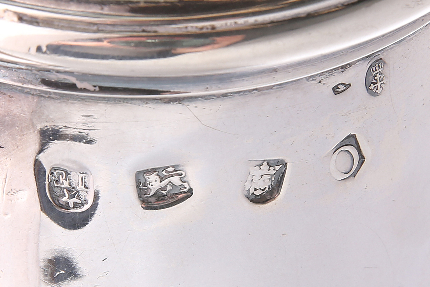 A GEORGE II SILVER COFFEE POT - Image 3 of 7